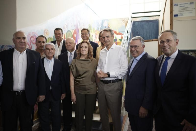 Μητσοτάκης στα Άνω Λιόσια: «Αξίζετε το καλύτερο» – Στόχος τα 1.000 ανακαινισμένα σχολεία